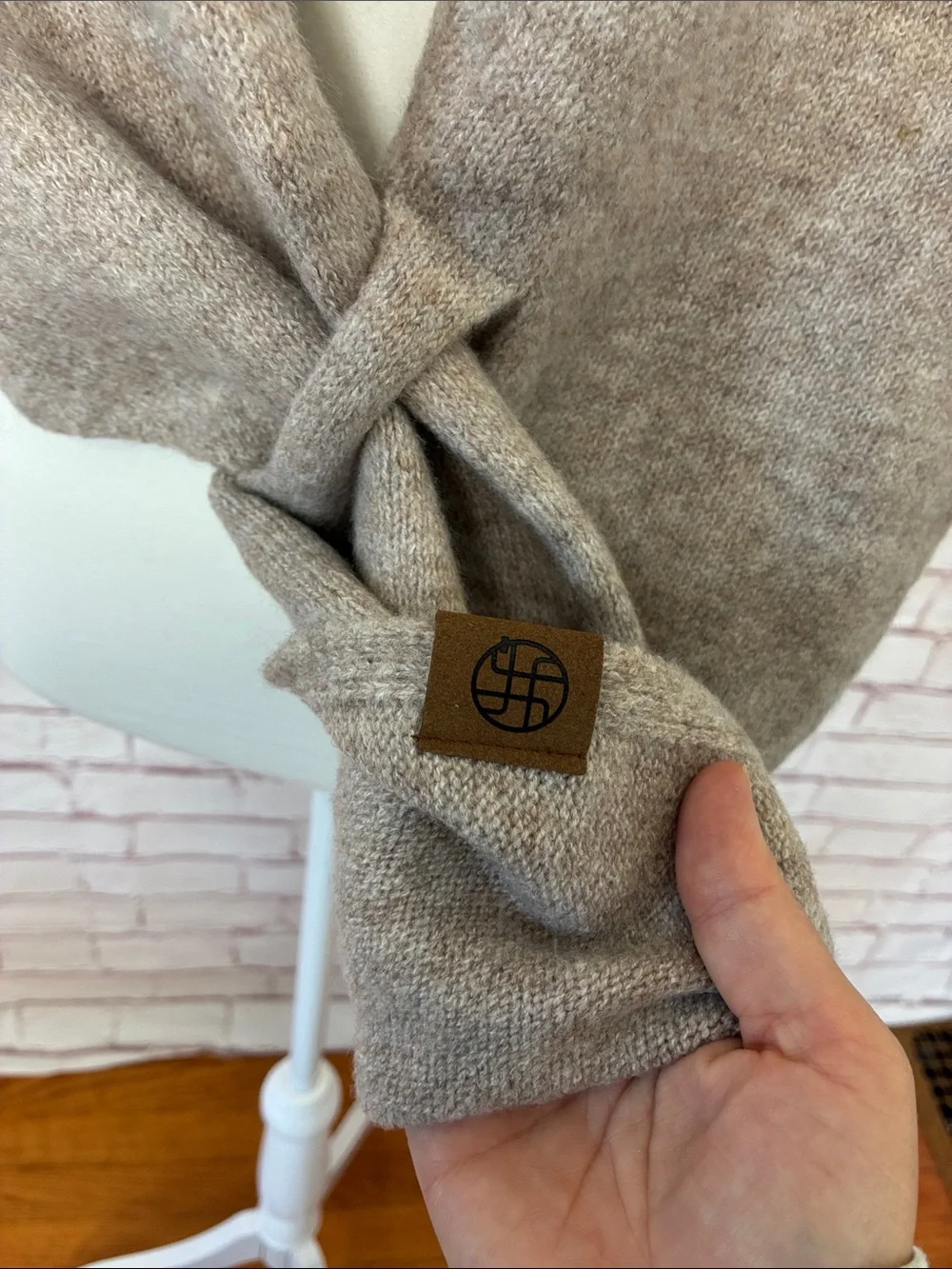 Yekee Triangle Sweater Knit Shawl Wrap Like New